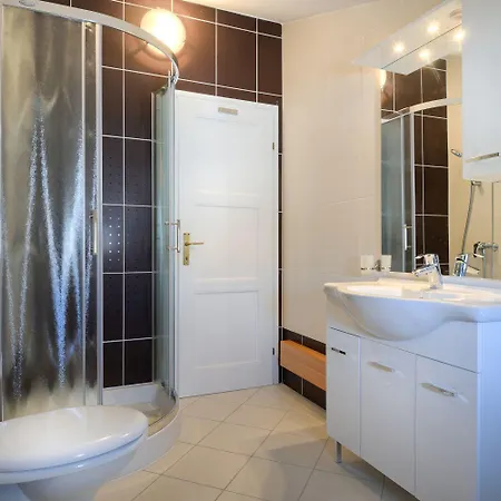 Charmantes Nur 800 Meter Zum Mit Pool, Grillbereich, Waschmaschine Apartment *