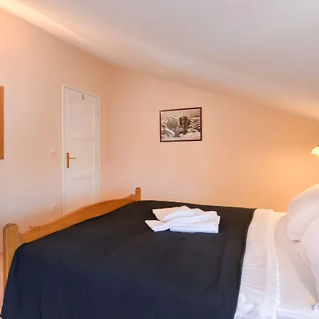 Charmantes Nur 800 Meter Zum Mit Pool, Grillbereich, Waschmaschine Apartment