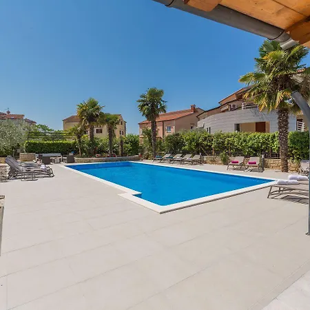 Apartment Charmantes Nur 800 Meter Zum Mit Pool, Grillbereich, Waschmaschine *