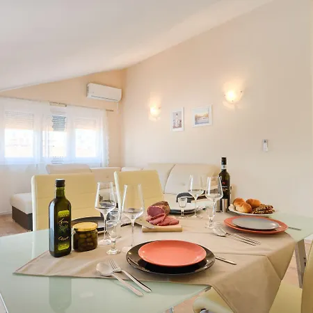 Charmantes Nur 800 Meter Zum Mit Pool, Grillbereich, Waschmaschine Apartment Poreč