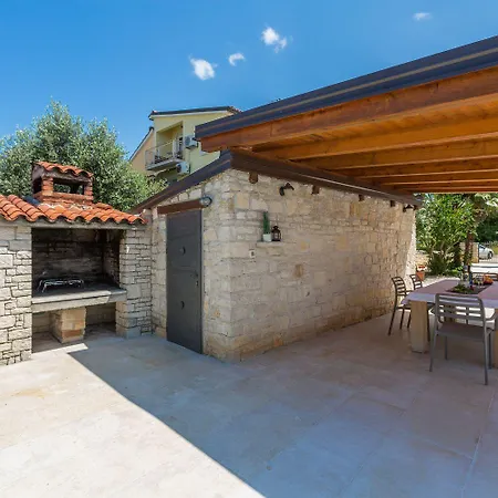Charmantes Nur 800 Meter Zum Mit Pool, Grillbereich, Waschmaschine Apartment Porec