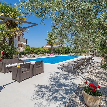 Apartment Charmantes Nur 800 Meter Zum Mit Pool, Grillbereich, Waschmaschine *